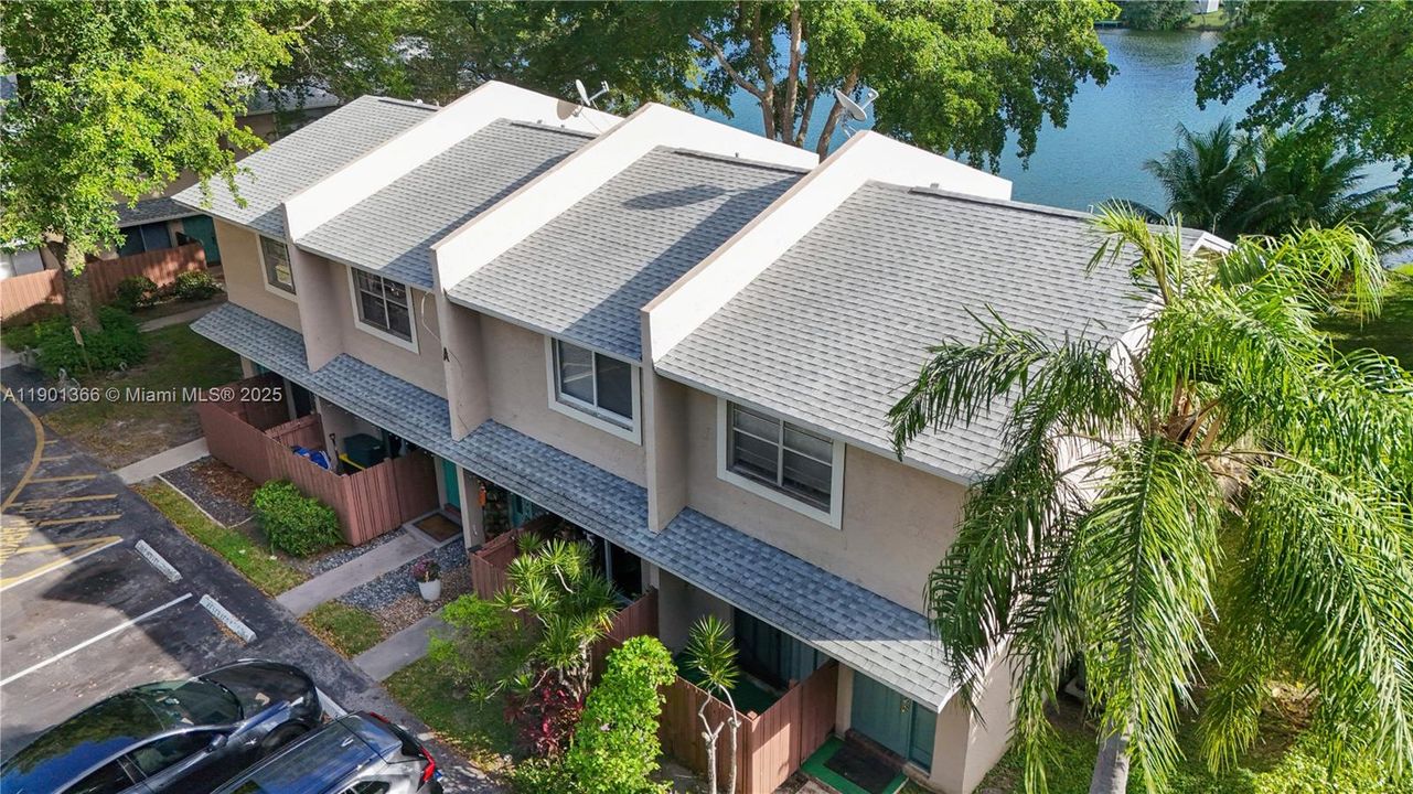 待售: $339,900 (2 贝兹, 1 浴室, 1224 平方英尺)