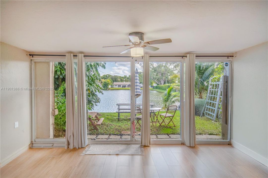 待售: $339,900 (2 贝兹, 1 浴室, 1224 平方英尺)