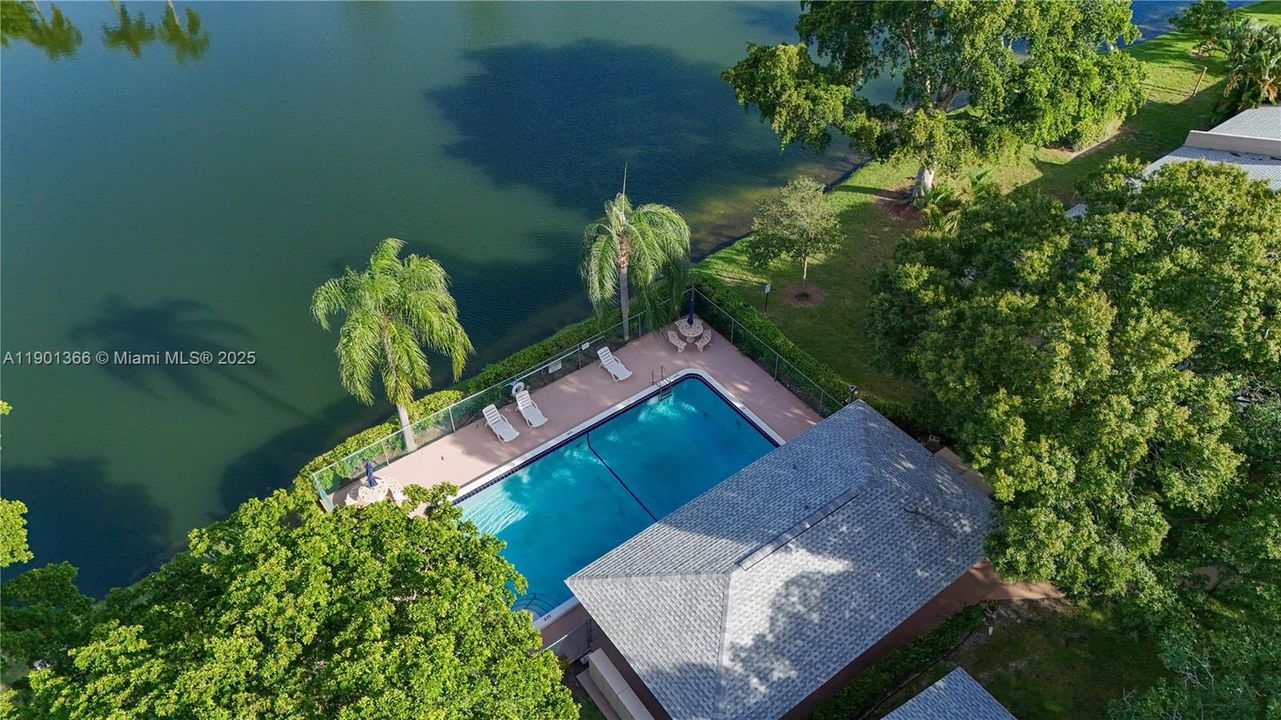 待售: $339,900 (2 贝兹, 1 浴室, 1224 平方英尺)