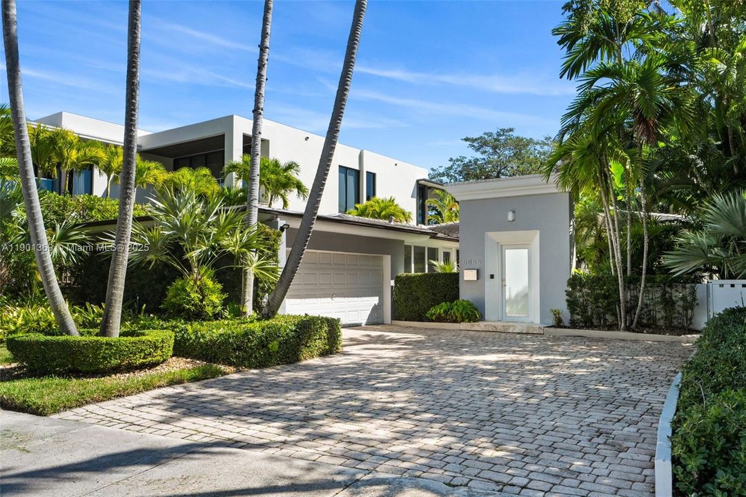 For Sale: $5,999,000 (5 beds, 3 baths, 3980 Square Feet)