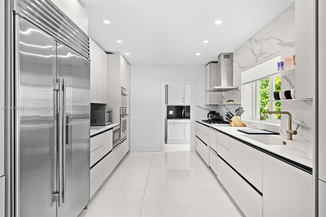 For Sale: $5,999,000 (5 beds, 3 baths, 3980 Square Feet)