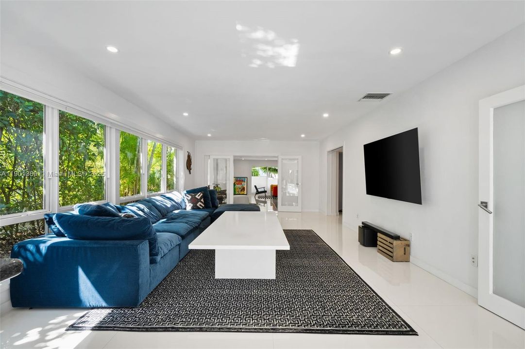 For Sale: $5,999,000 (5 beds, 3 baths, 3980 Square Feet)