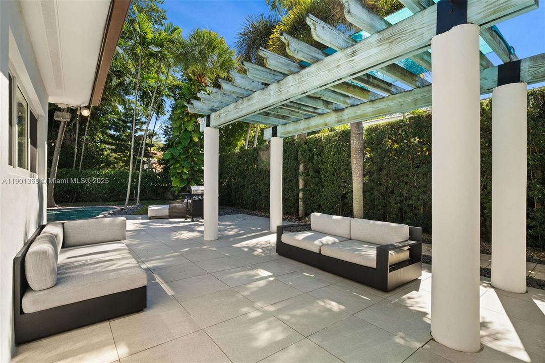 For Sale: $5,999,000 (5 beds, 3 baths, 3980 Square Feet)