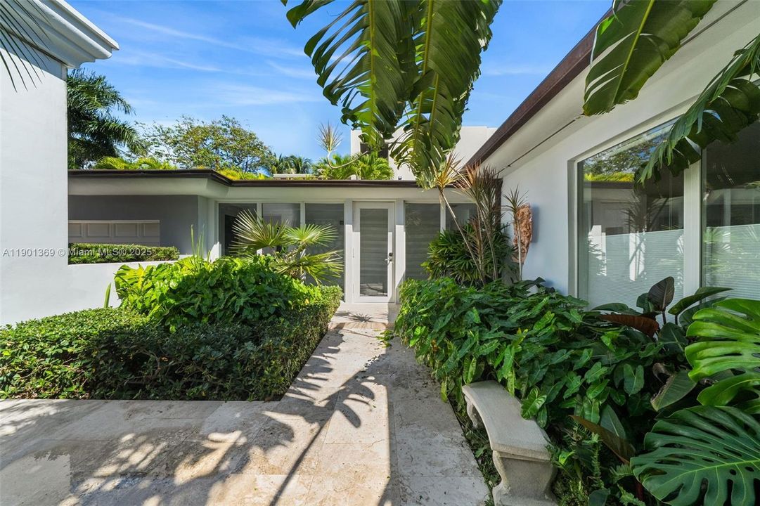 For Sale: $5,999,000 (5 beds, 3 baths, 3980 Square Feet)