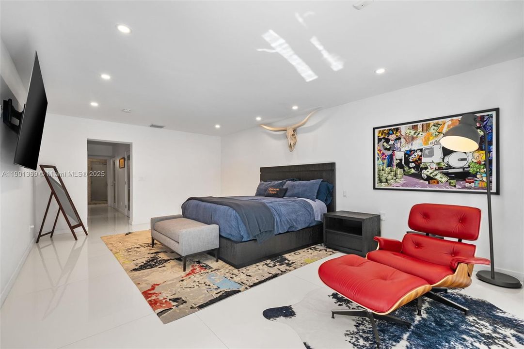 For Sale: $5,999,000 (5 beds, 3 baths, 3980 Square Feet)