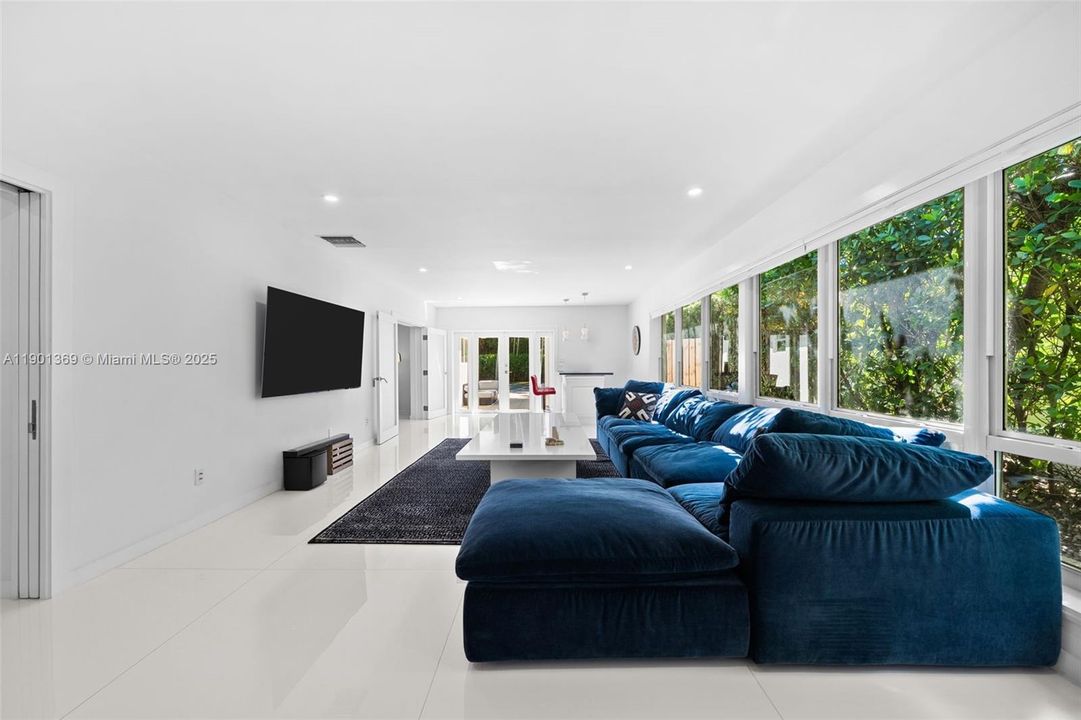 For Sale: $5,999,000 (5 beds, 3 baths, 3980 Square Feet)