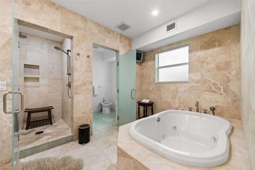 For Sale: $5,999,000 (5 beds, 3 baths, 3980 Square Feet)