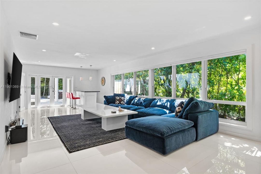 For Sale: $5,999,000 (5 beds, 3 baths, 3980 Square Feet)