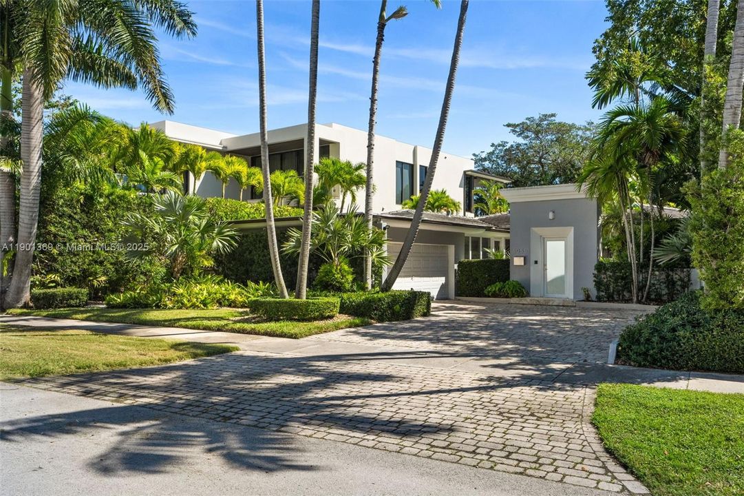 For Sale: $5,999,000 (5 beds, 3 baths, 3980 Square Feet)