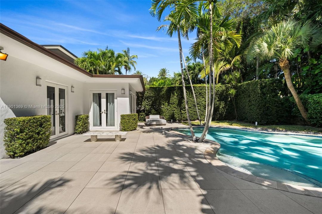 For Sale: $5,999,000 (5 beds, 3 baths, 3980 Square Feet)