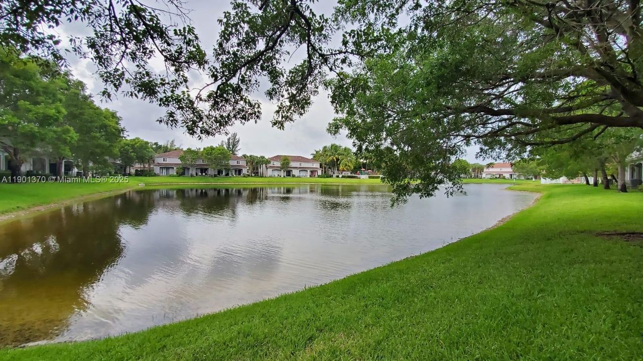 En Venta: $349,900 (2 camas, 2 baños, 1056 Pies cuadrados)