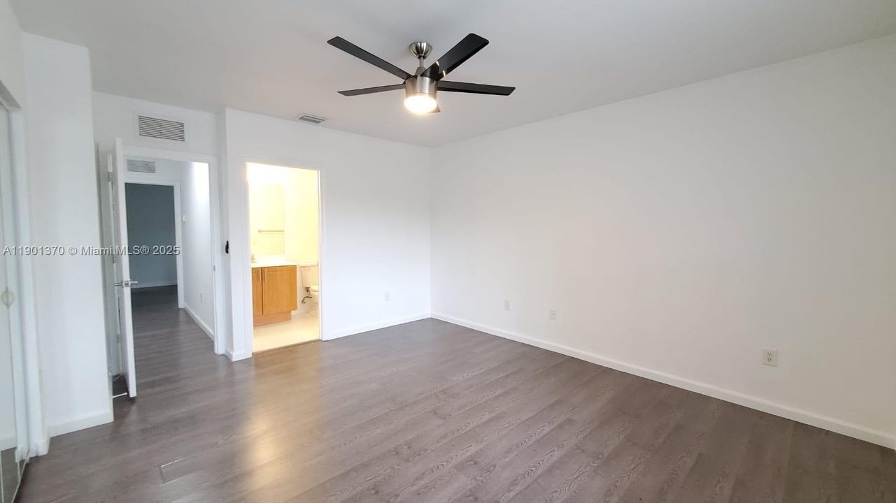 En Venta: $349,900 (2 camas, 2 baños, 1056 Pies cuadrados)