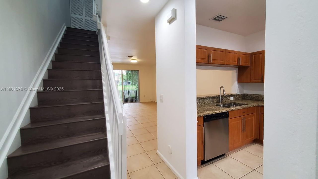 En Venta: $349,900 (2 camas, 2 baños, 1056 Pies cuadrados)