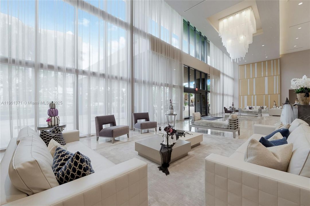 For Sale: $365,000 (1 beds, 1 baths, 698 Square Feet)