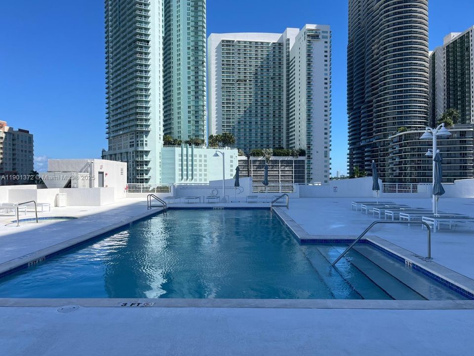 For Rent: $3,100 (2 beds, 2 baths, 1040 Square Feet)