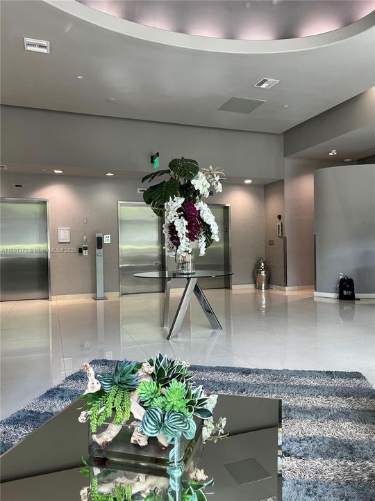 For Rent: $3,100 (2 beds, 2 baths, 1040 Square Feet)