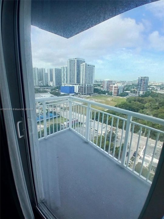 For Rent: $3,100 (2 beds, 2 baths, 1040 Square Feet)