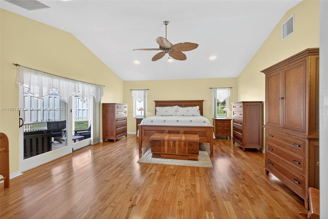 For Sale: $750,000 (3 beds, 2 baths, 2735 Square Feet)