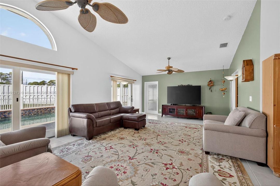 For Sale: $750,000 (3 beds, 2 baths, 2735 Square Feet)