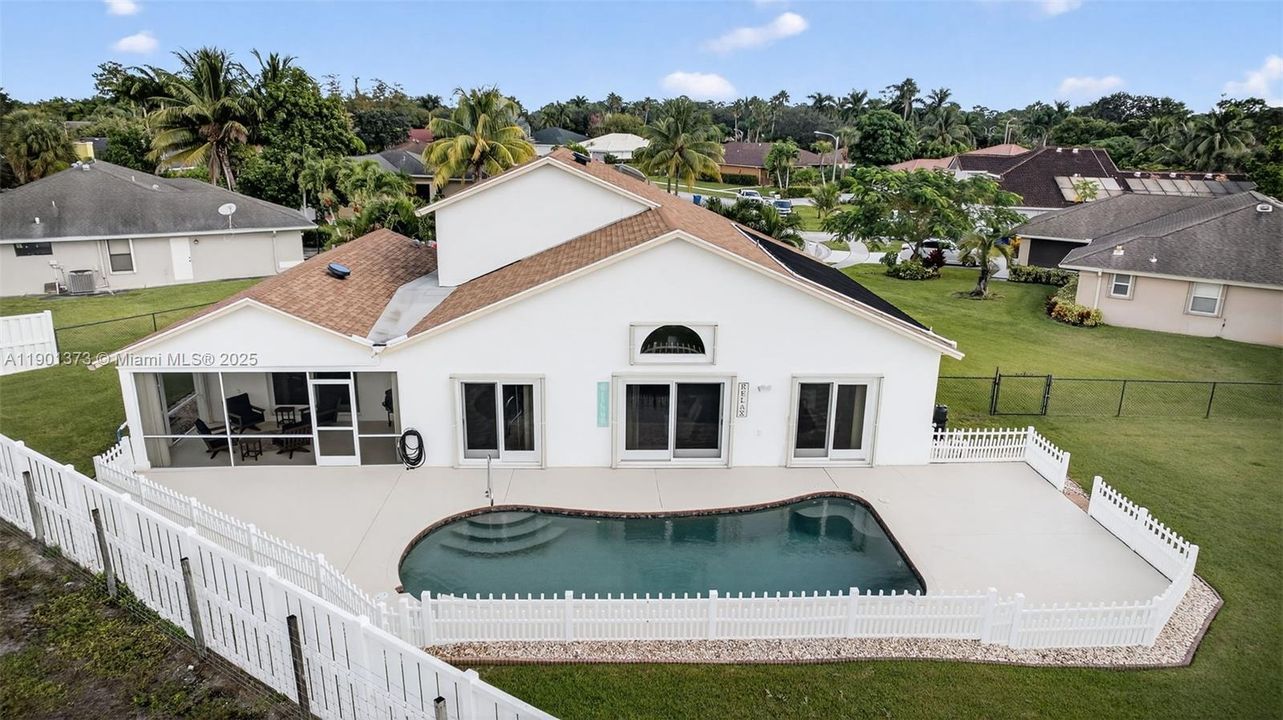 For Sale: $750,000 (3 beds, 2 baths, 2735 Square Feet)