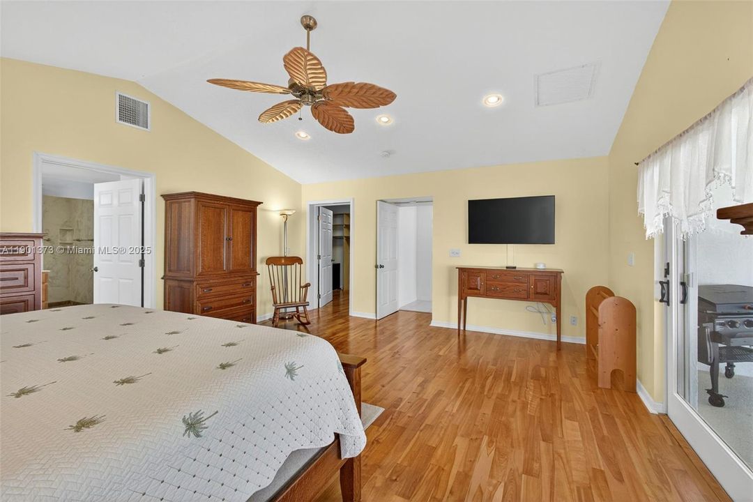 For Sale: $750,000 (3 beds, 2 baths, 2735 Square Feet)