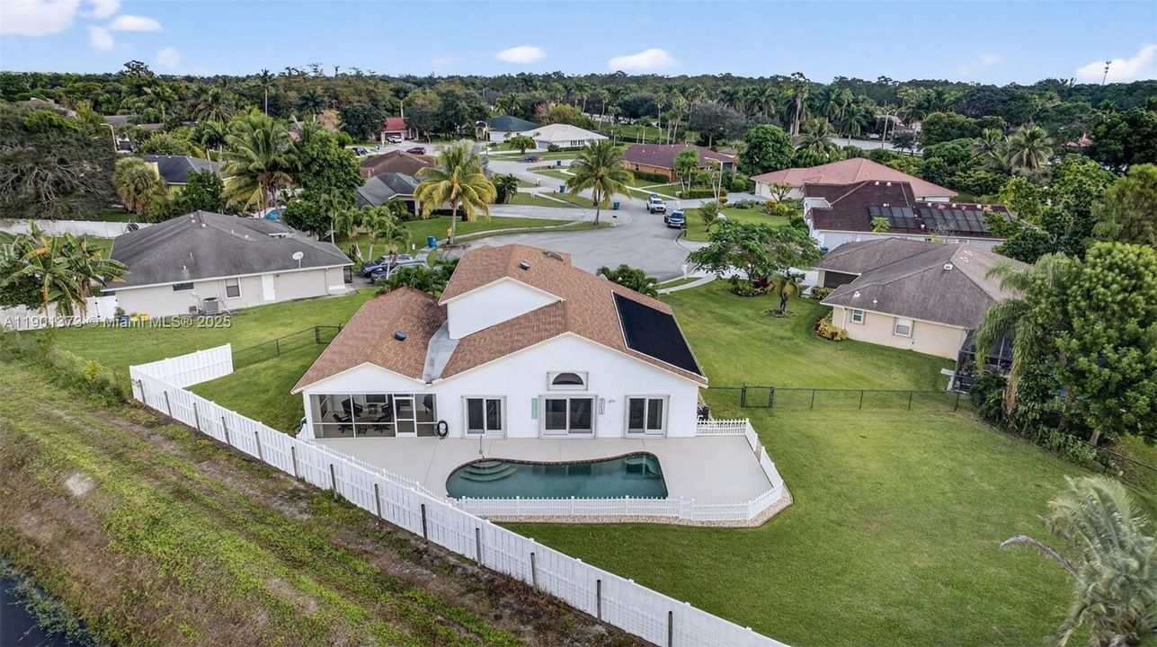 For Sale: $750,000 (3 beds, 2 baths, 2735 Square Feet)