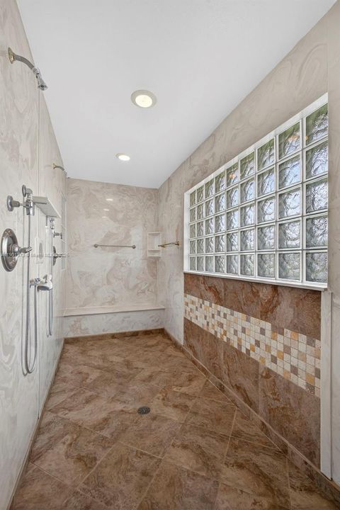 For Sale: $750,000 (3 beds, 2 baths, 2735 Square Feet)