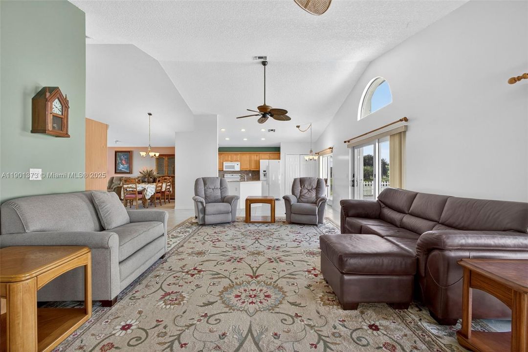 For Sale: $750,000 (3 beds, 2 baths, 2735 Square Feet)