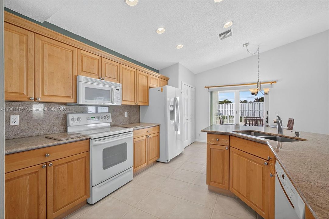 For Sale: $750,000 (3 beds, 2 baths, 2735 Square Feet)