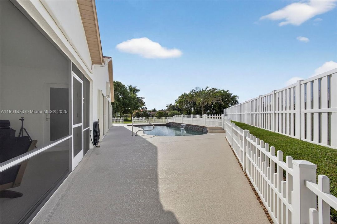 For Sale: $750,000 (3 beds, 2 baths, 2735 Square Feet)