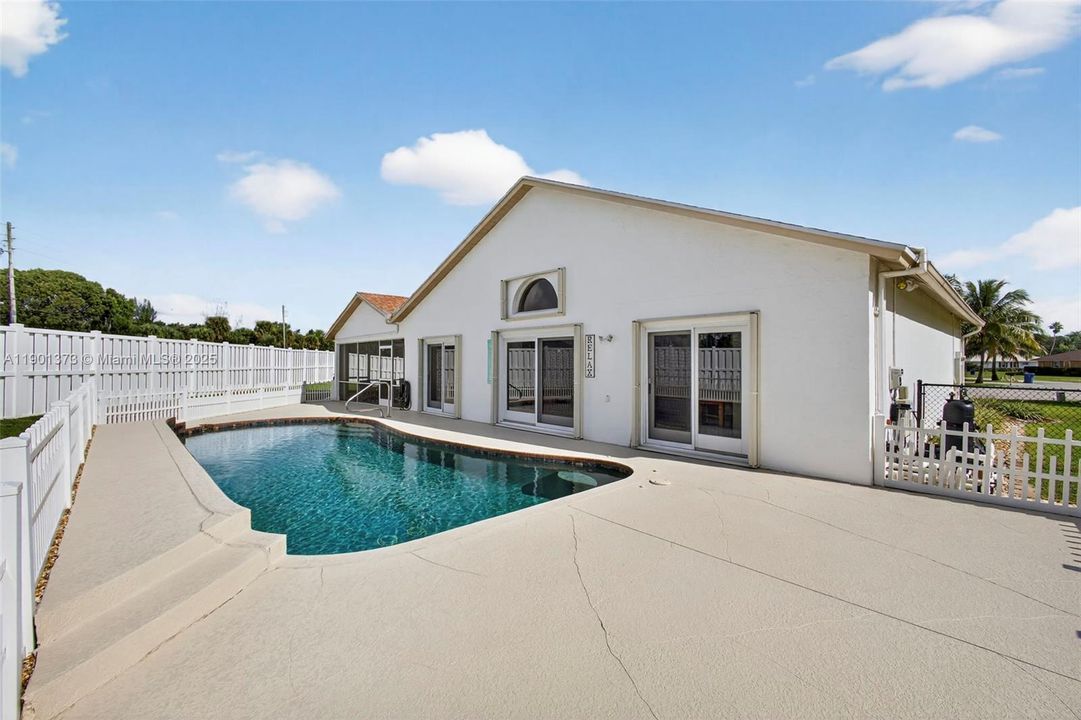 For Sale: $750,000 (3 beds, 2 baths, 2735 Square Feet)