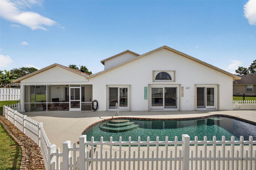 For Sale: $750,000 (3 beds, 2 baths, 2735 Square Feet)