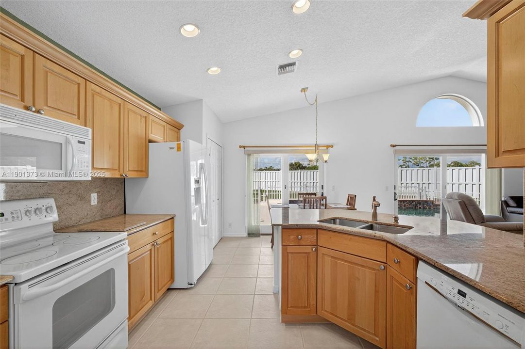 For Sale: $750,000 (3 beds, 2 baths, 2735 Square Feet)