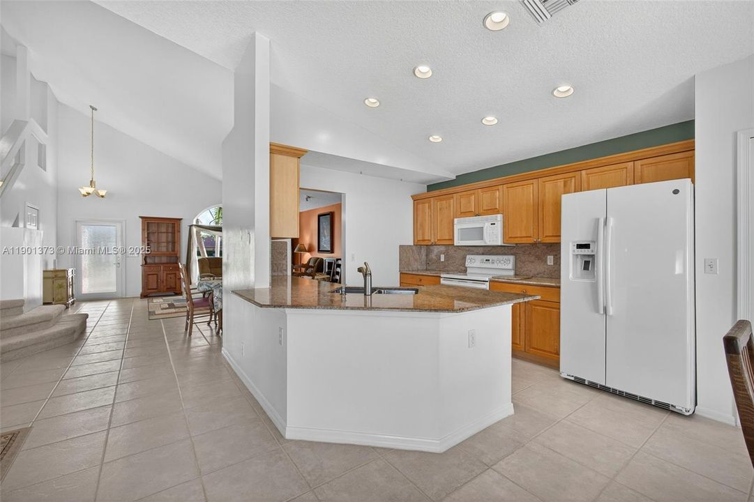 For Sale: $750,000 (3 beds, 2 baths, 2735 Square Feet)