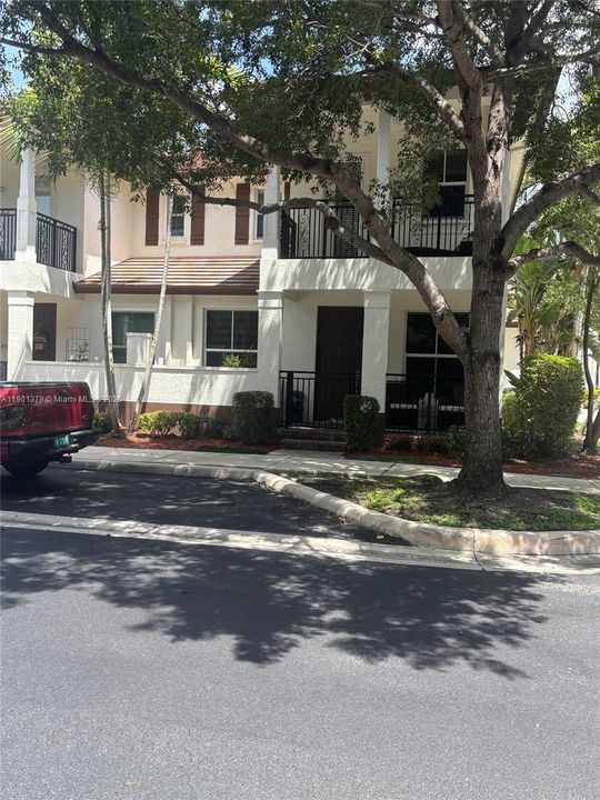 Active With Contract: $3,275 (3 beds, 2 baths, 1768 Square Feet)