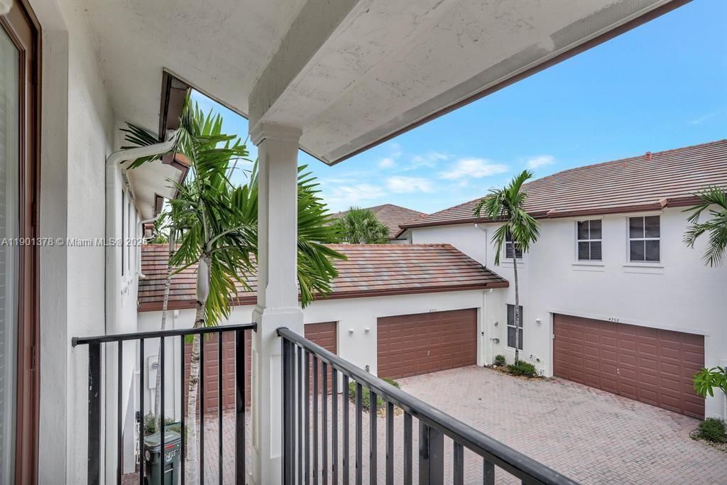 Active With Contract: $3,275 (3 beds, 2 baths, 1768 Square Feet)