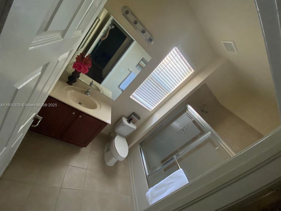 Active With Contract: $3,275 (3 beds, 2 baths, 1768 Square Feet)