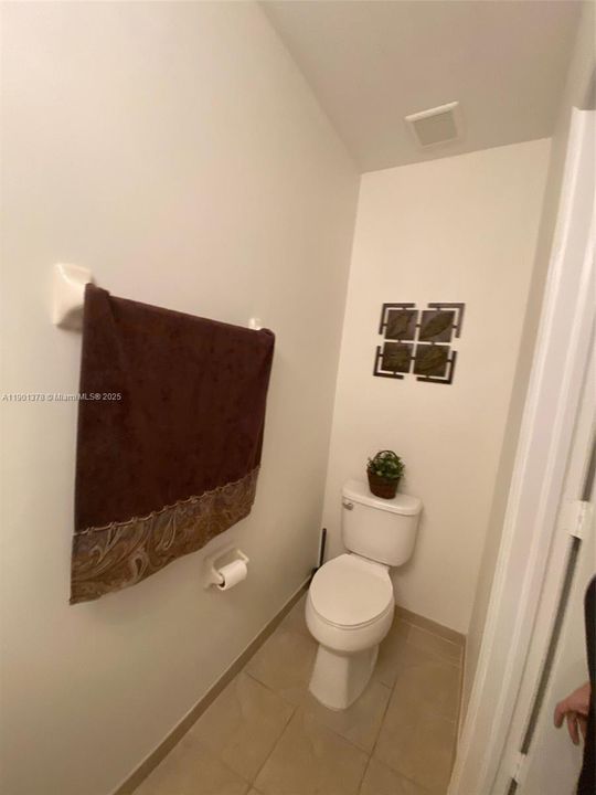 Active With Contract: $3,275 (3 beds, 2 baths, 1768 Square Feet)