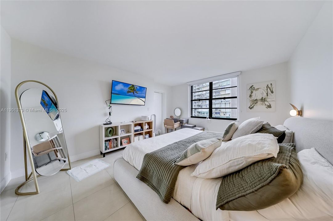 For Rent: $6,000 (2 beds, 2 baths, 1460 Square Feet)