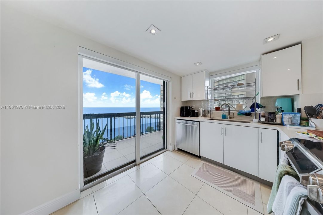 For Rent: $6,000 (2 beds, 2 baths, 1460 Square Feet)