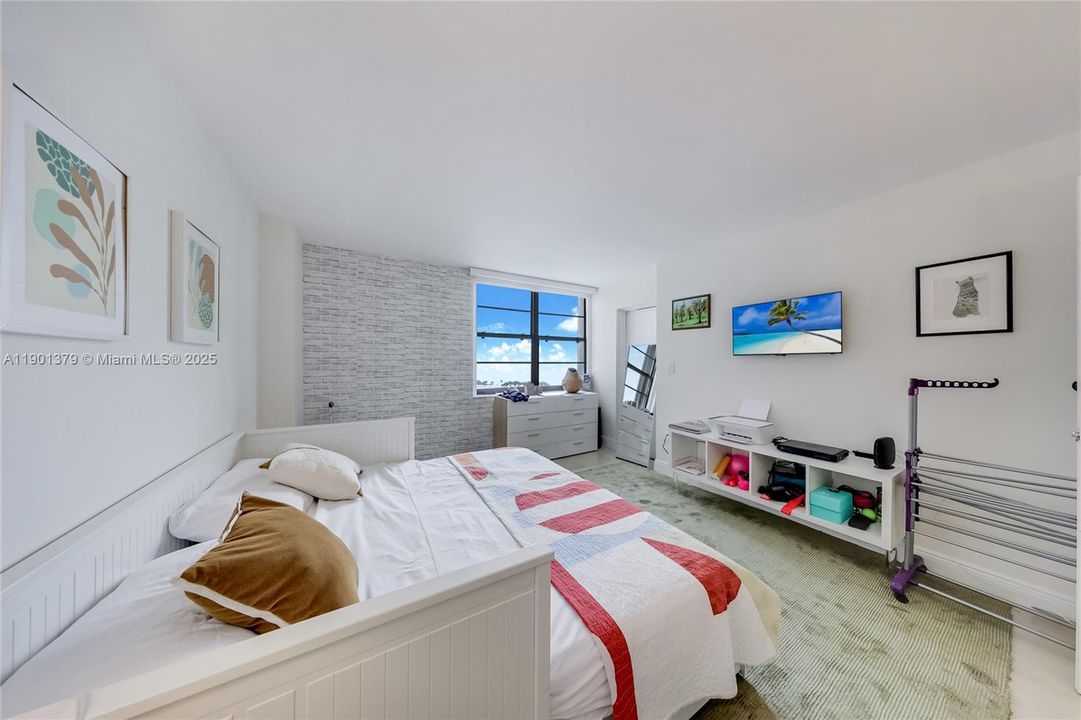 For Rent: $6,000 (2 beds, 2 baths, 1460 Square Feet)