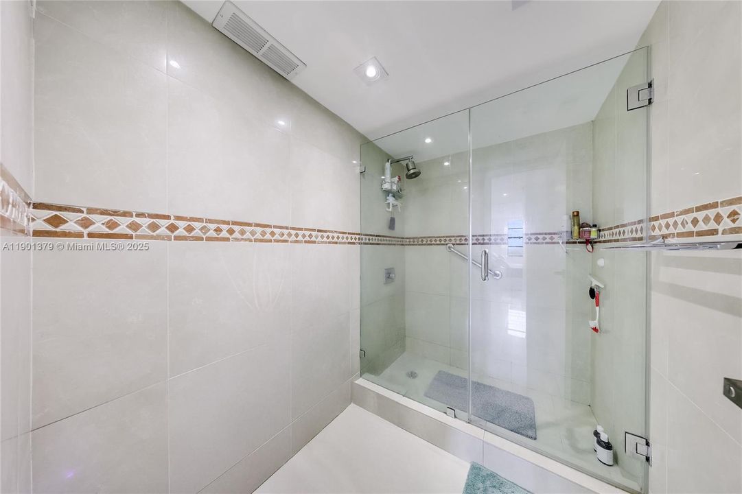 For Rent: $6,000 (2 beds, 2 baths, 1460 Square Feet)