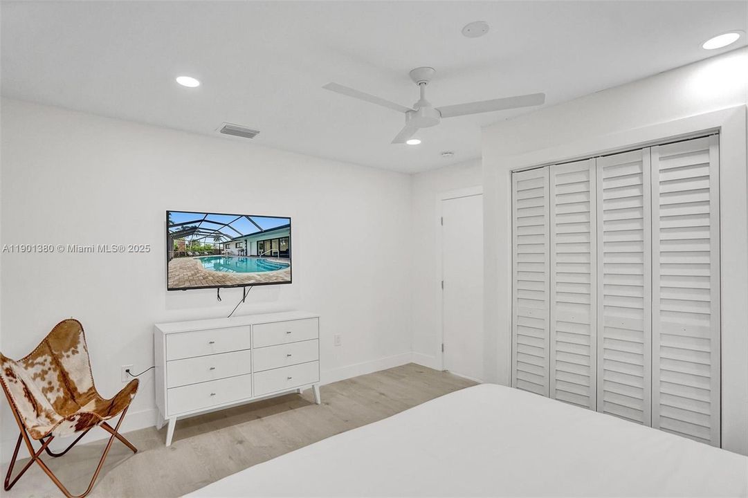 For Sale: $1,995,000 (7 beds, 4 baths, 3825 Square Feet)