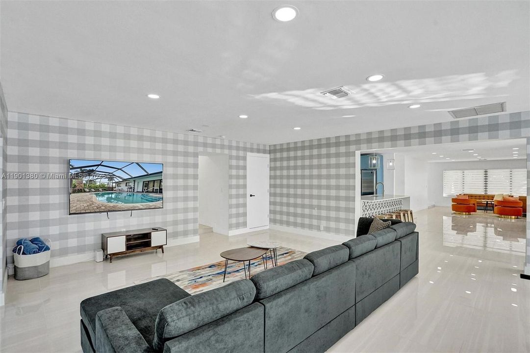 For Sale: $1,995,000 (7 beds, 4 baths, 3825 Square Feet)