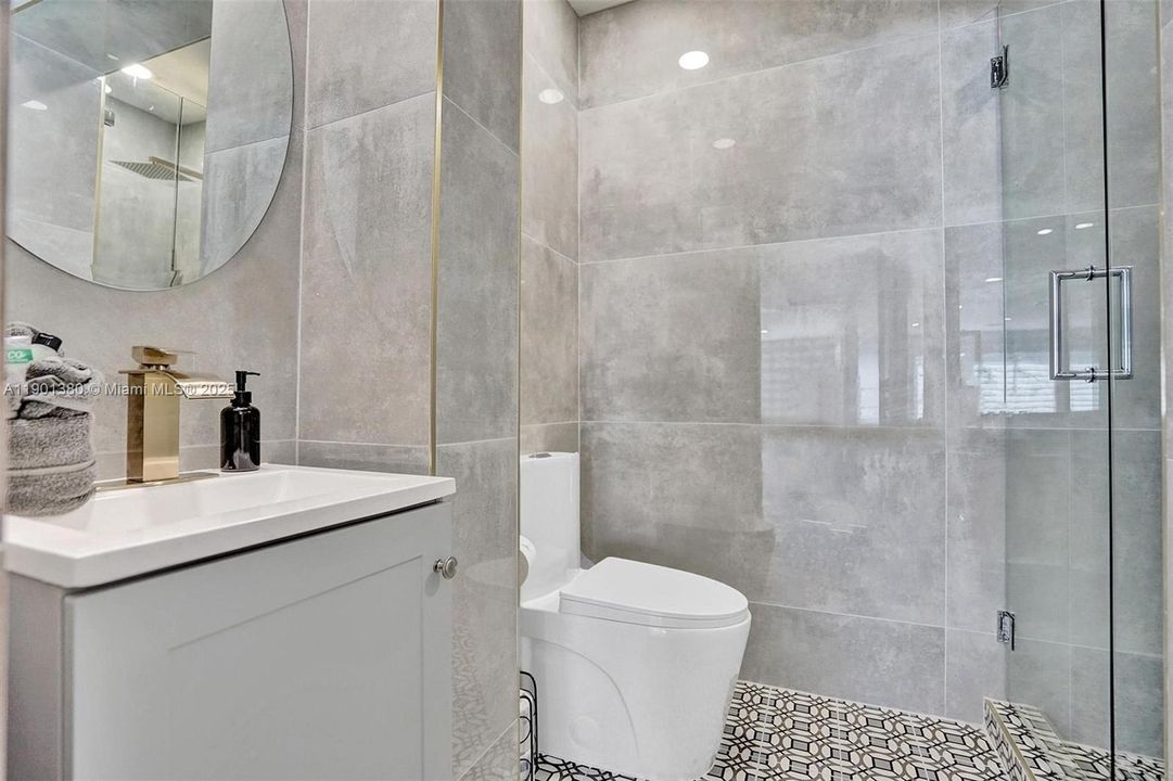 For Sale: $1,995,000 (7 beds, 4 baths, 3825 Square Feet)