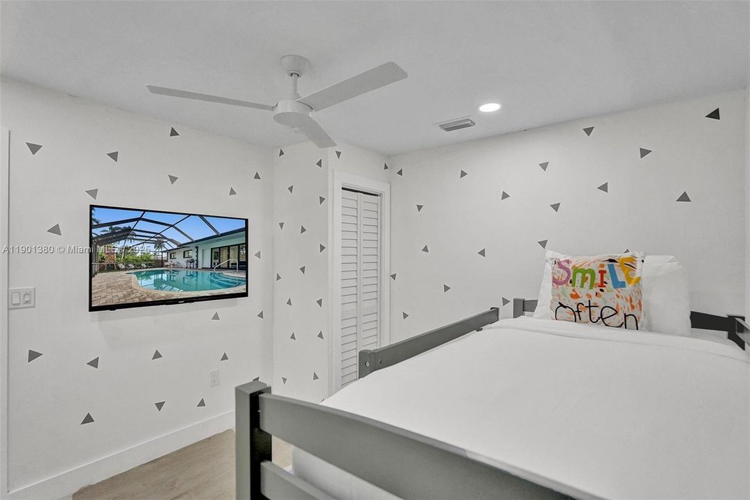 For Sale: $1,995,000 (7 beds, 4 baths, 3825 Square Feet)