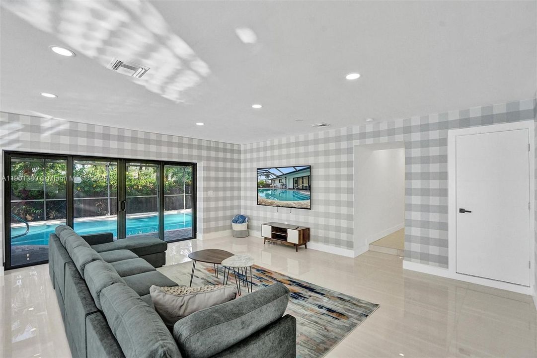 For Sale: $1,995,000 (7 beds, 4 baths, 3825 Square Feet)