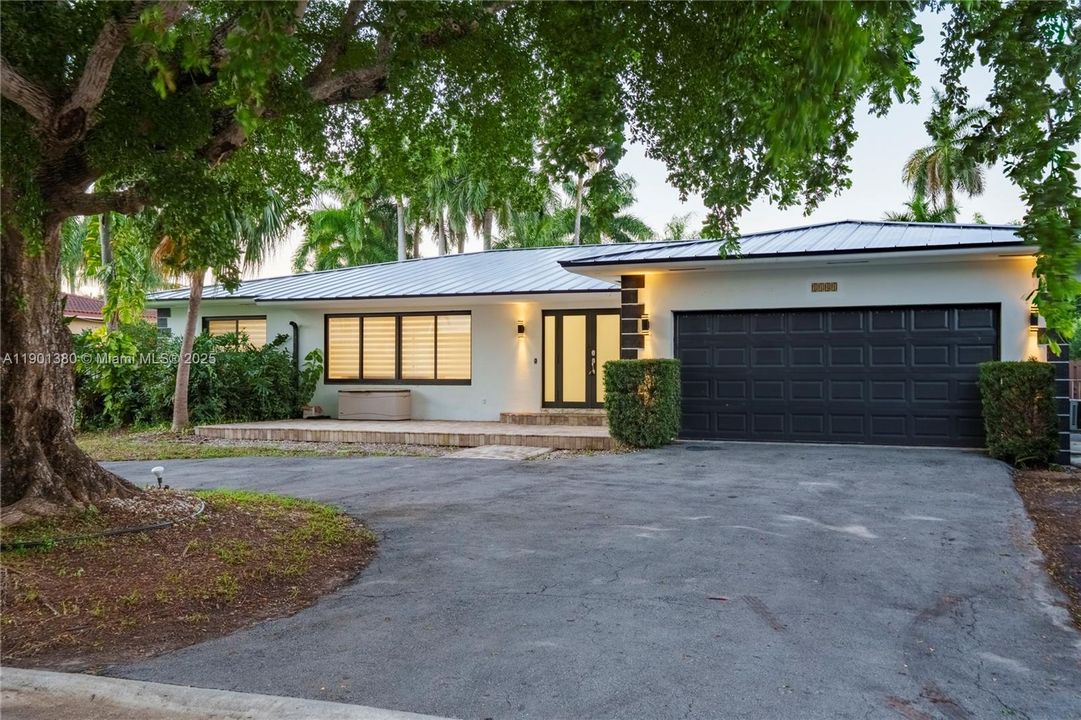 For Sale: $1,995,000 (7 beds, 4 baths, 3825 Square Feet)