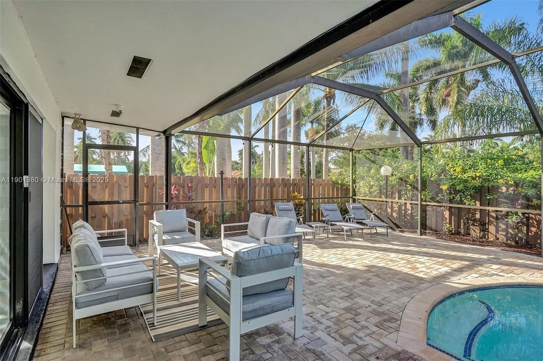 For Sale: $1,995,000 (7 beds, 4 baths, 3825 Square Feet)