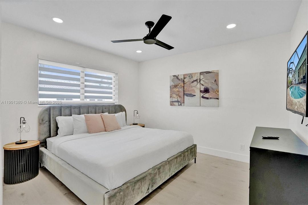 For Sale: $1,995,000 (7 beds, 4 baths, 3825 Square Feet)